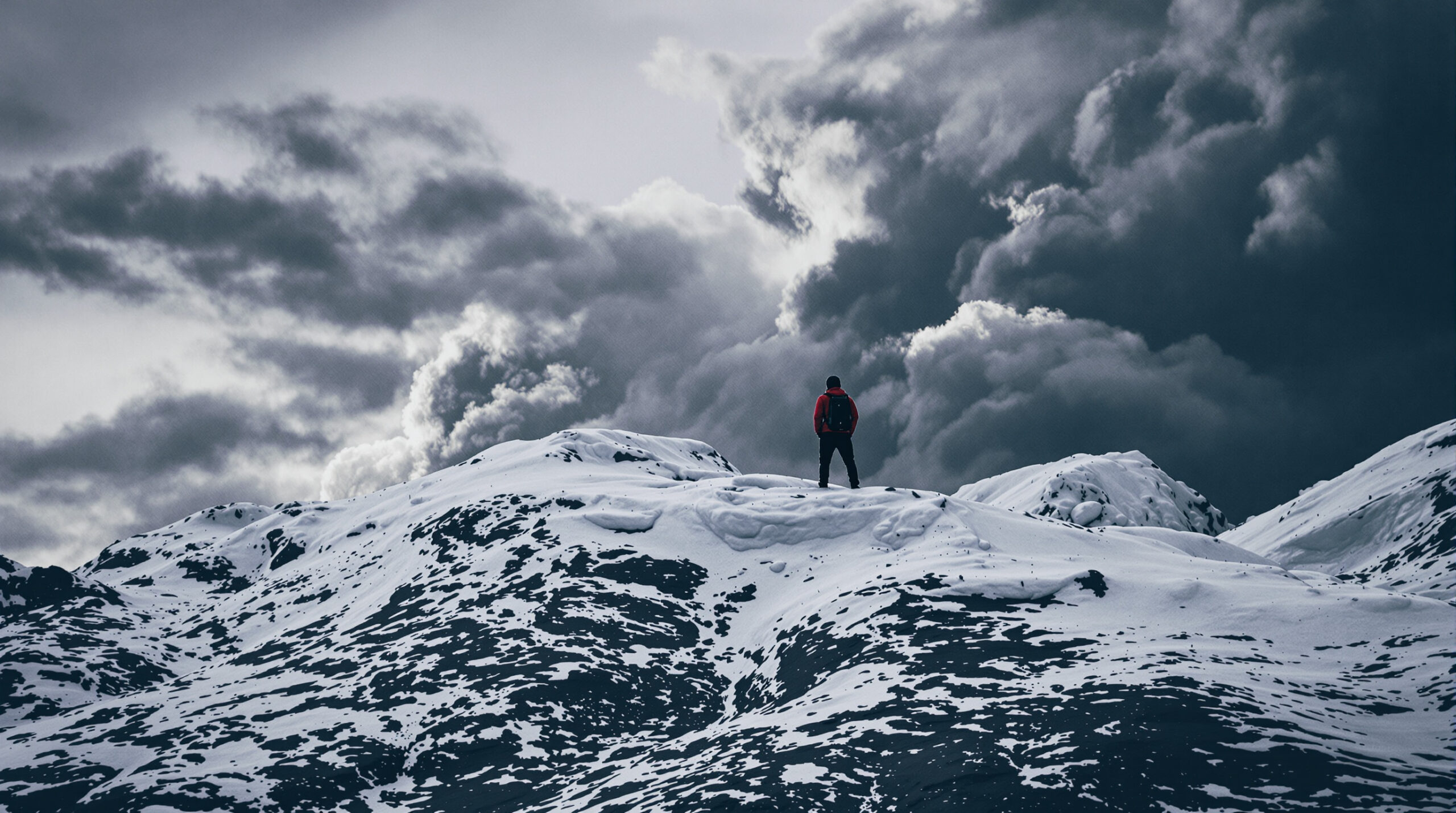 L’errore fatale della pacciamatura in inverno: stai uccidendo il tuo orto?